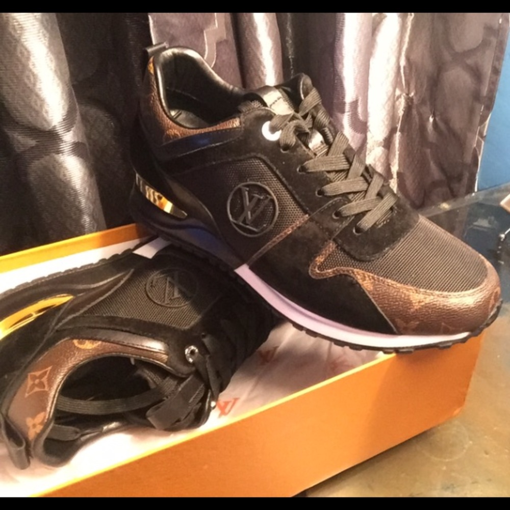 Louis Vuitton runaway sneakers size 43